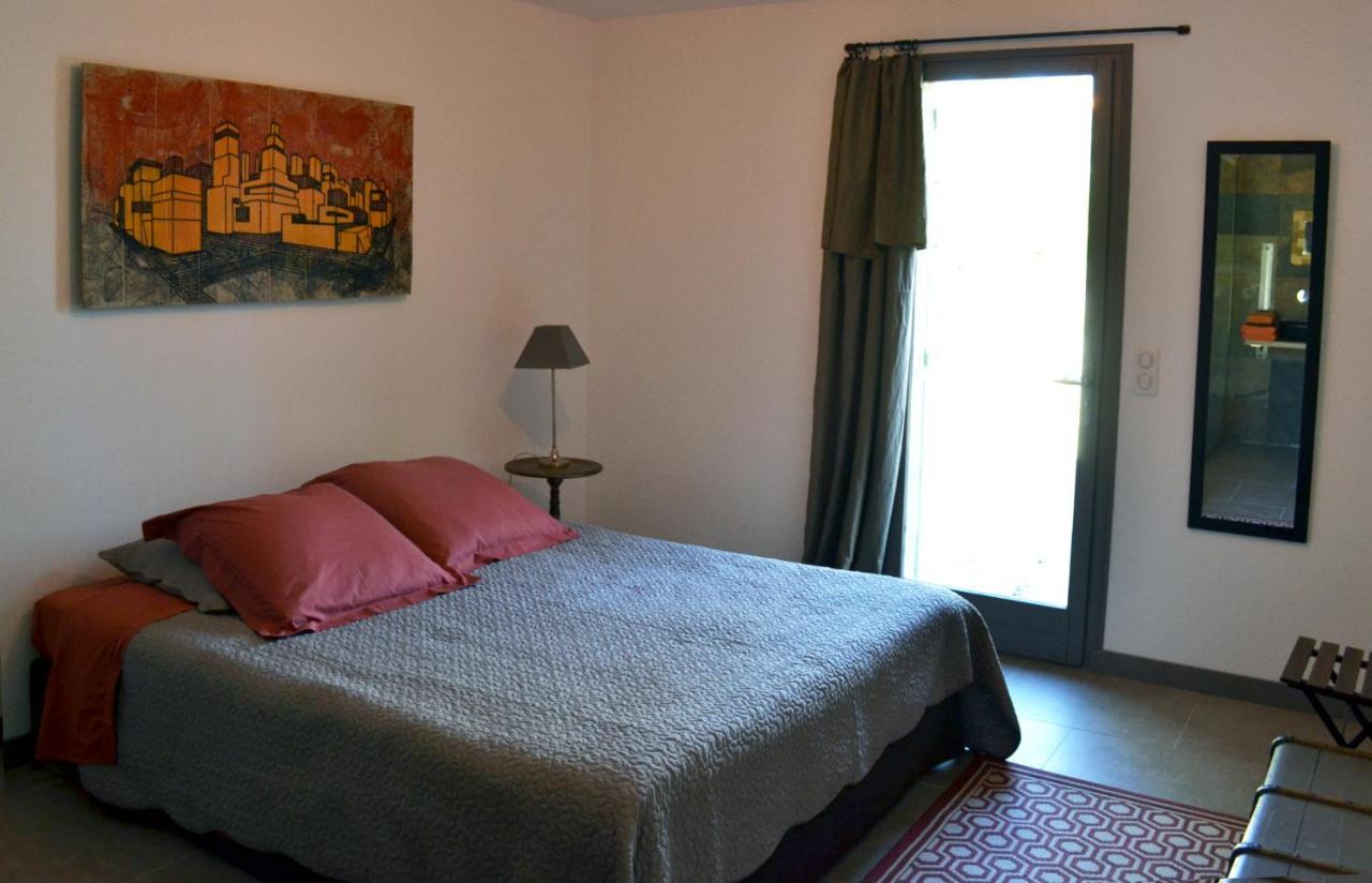 Les Cheneslierres Bed & Breakfast Lourmarin Exterior photo